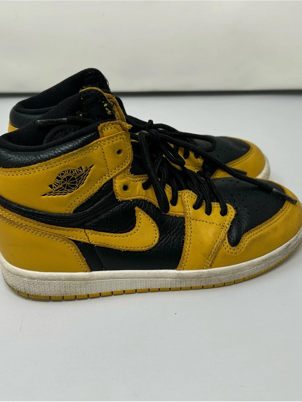 Nike Air Jordan 1 Mid - Black and Yellow